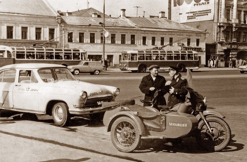 Фото кон. 1960-х гг. На Ленинском проспекте 