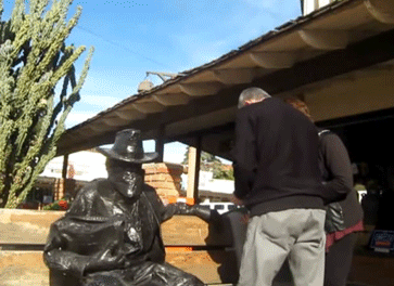 Ожившая статуя