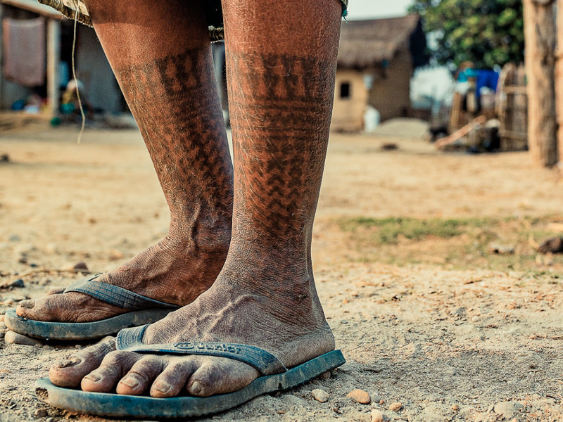 Три истории, скрывающиеся за татуировками старейших женщин племени Тхару