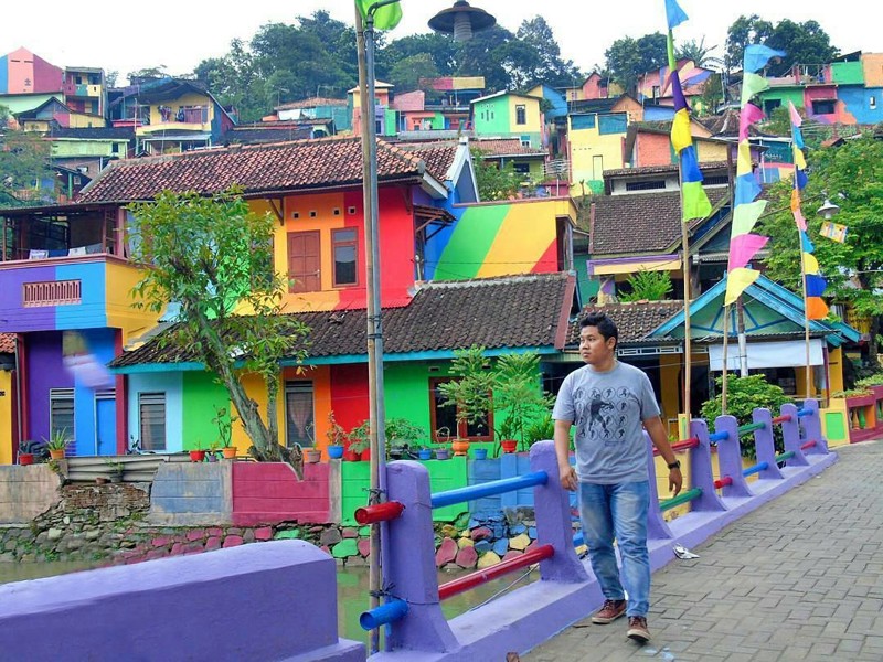 Эта «Радужная деревня» в Индонезии просто мечта инстаграмера