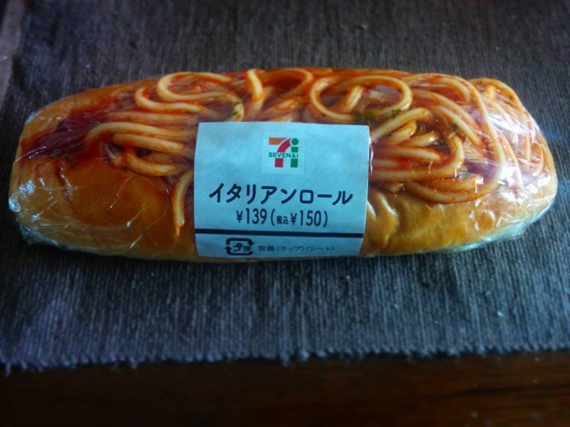 Сэндвич со спагетти и соусом. Двойная доза углеводов! еда, япония