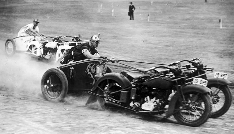 1936. Гонки на мотоколесницах.