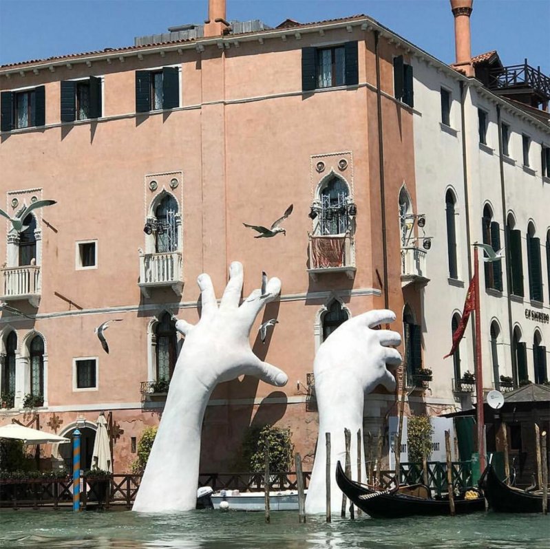 Инсталляция в Венеции 