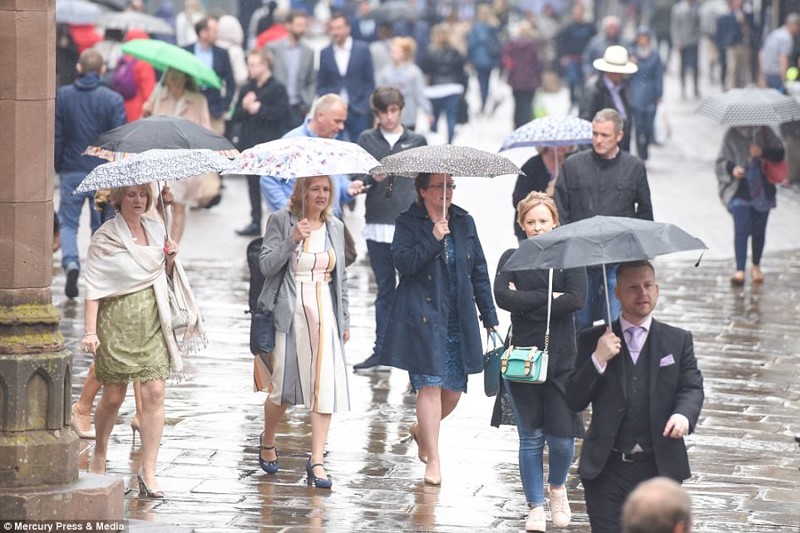 Дождю бойкот: модницы разоделись ради скачек в Честере