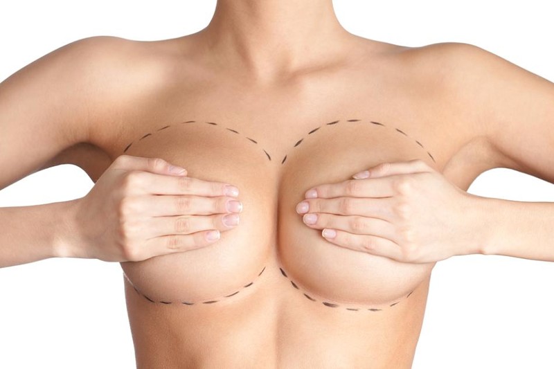 А как вы относитесь к большой груди: настоящей или силиконовой? 