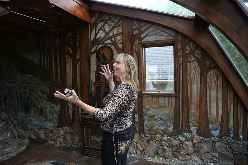 За 38 лет художница превратила свой дом в произведение искусства