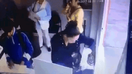 Одно движение руки