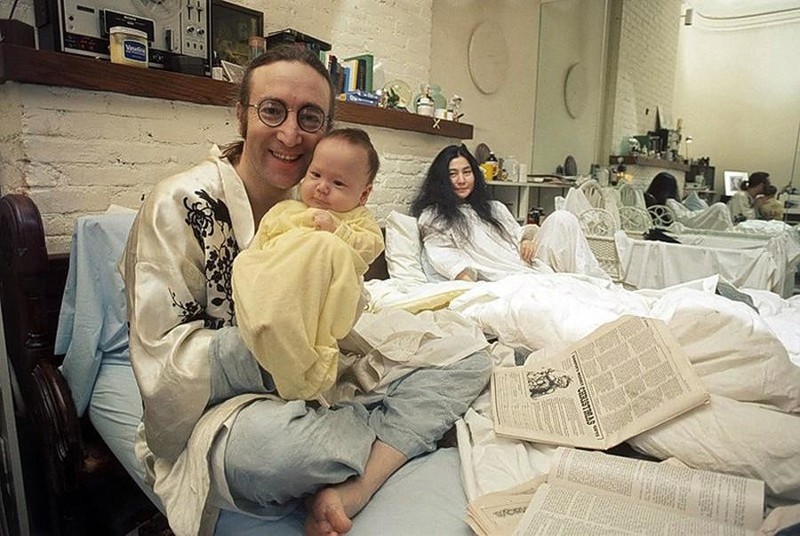 Джон Леннон, Йоко Оно и Шон Леннон, 1975.