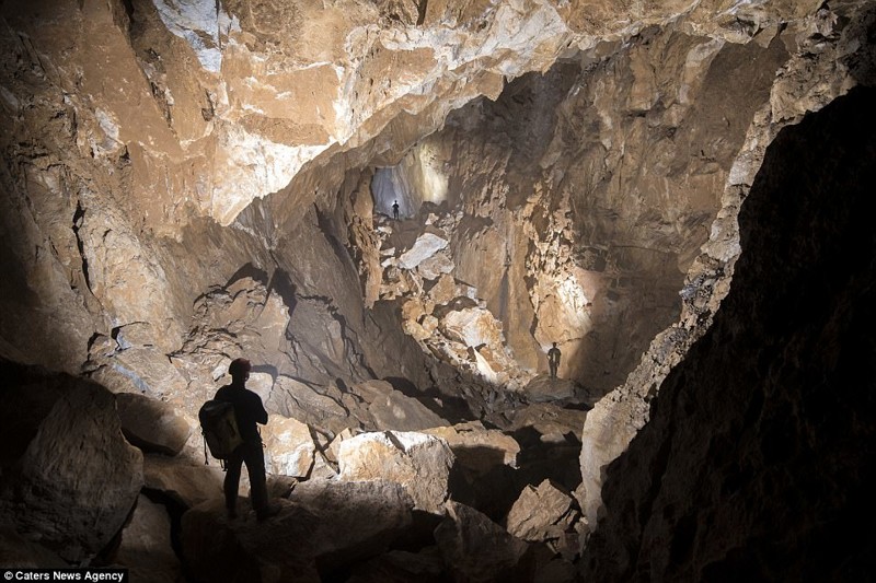 Фотограф рискует жизнью, чтобы запечатлеть невероятную красоту пещер