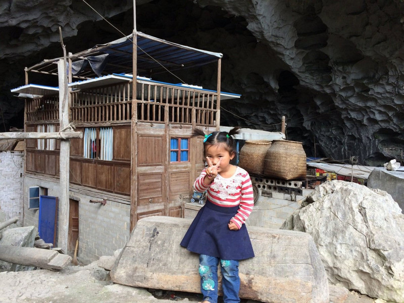 Дом в пещере у китайцев 5. Яодун в Китае. Пещерная школа в провинции Гуйчжоу (Китай). Школа в пещере, Гуйчжоу, Китай. Деревня Чжундун.
