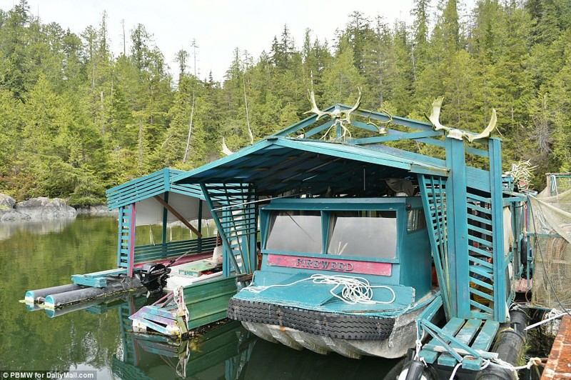У семьи две лодки, которые используются для рыбалки и передвижения