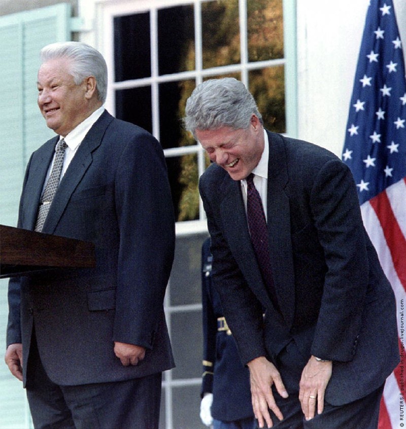 Ельцин подарил советскому народу, выжившему из ума под Горбачевым, священную надежду - пирамиду МММ