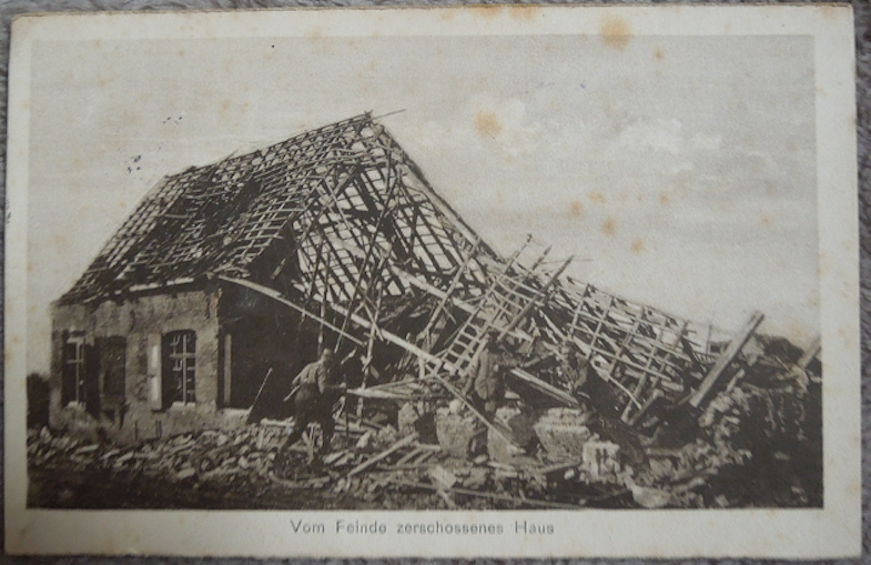 Подпись к фото гласит: «Дом, разрушенный врагом»