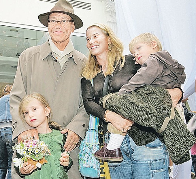 Юлия высоцкая с мужем и детьми фото