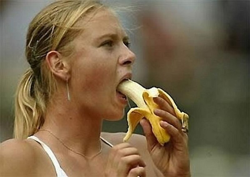 Фото как девушка берет в рот