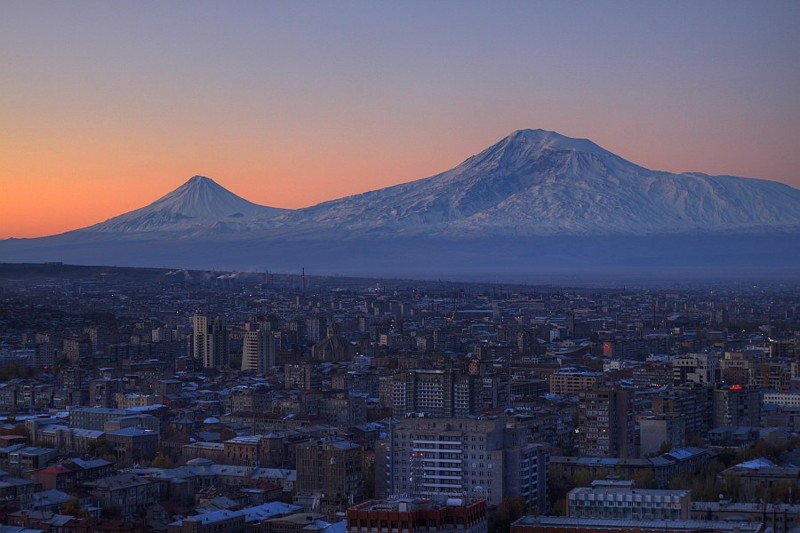 Вид на Арарат из Еревана - столицы Армении: