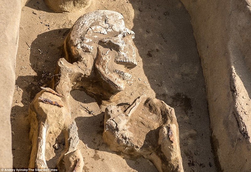 В России нашли 1300-летний «танцующий скелет» и его могила уникальна