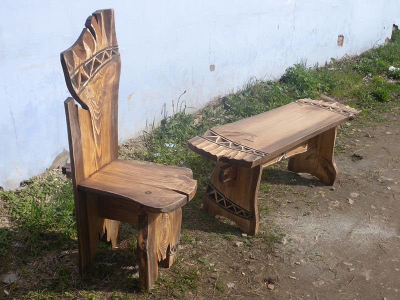 Резные стулья и изделия из древесины