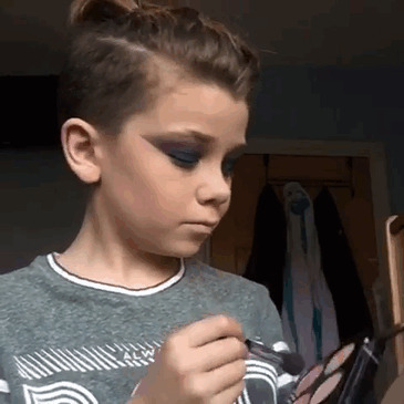 Десятилетний мальчик - звездный визажист интернета!