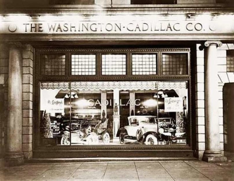 Первый в Нью-Йорке магазин по продаже автомобилей Cadillac. 