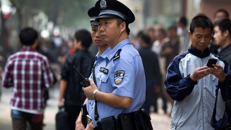 Под пузо и под пресс: полицейская форма в разных странах мира