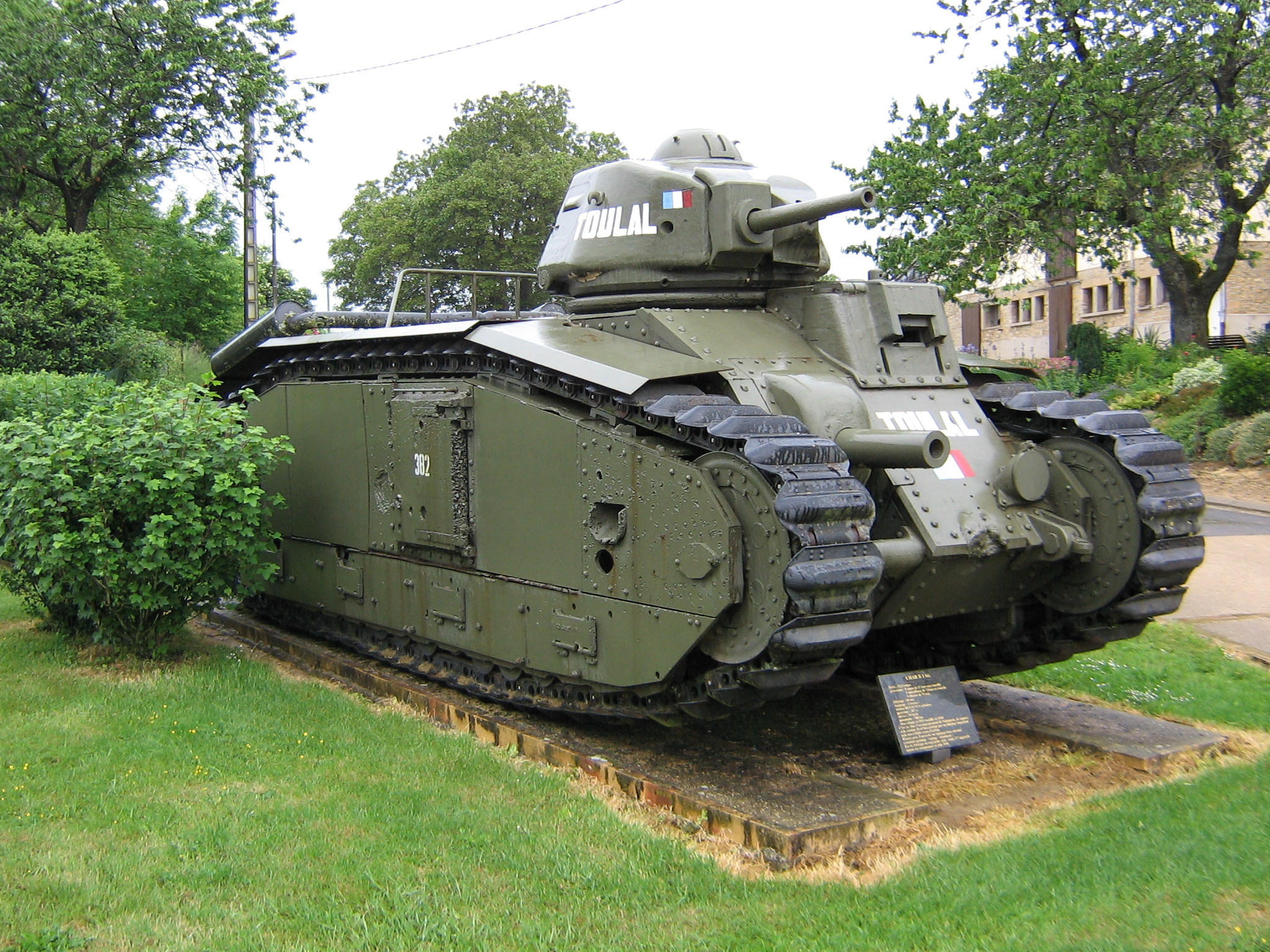 Первые тяжелые танки. Танк б1 бис Франция. Французский танк b1. Танк Char b1. Французский танк b1 bis.