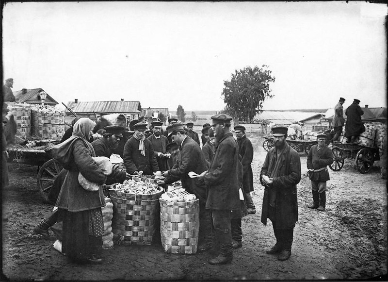 Ложкарный базар в городе Семенове. 1897 г.