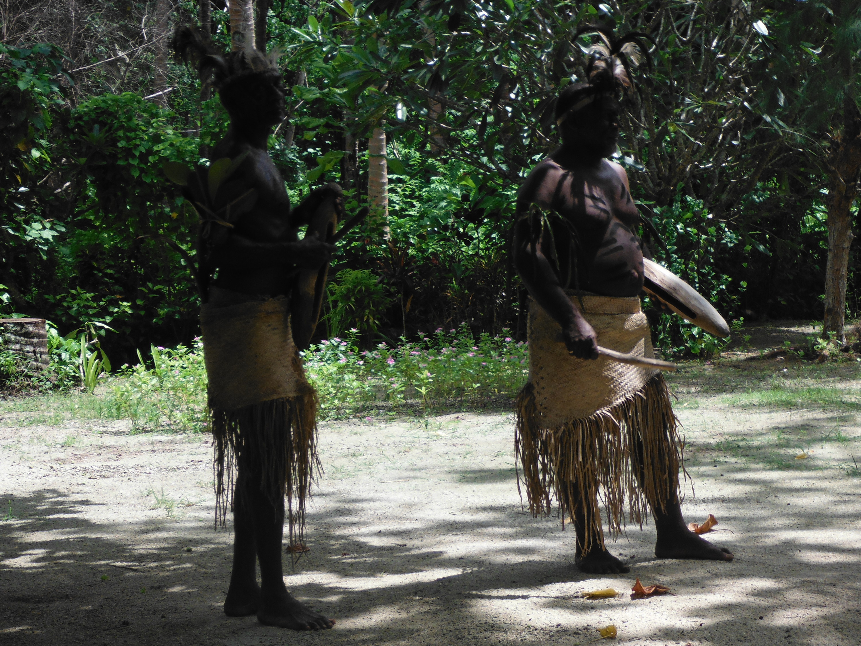 Аборигены малайзии 4 буквы. Аборигены Вануату. Остров дикарей. Вануату Национальная одежда.