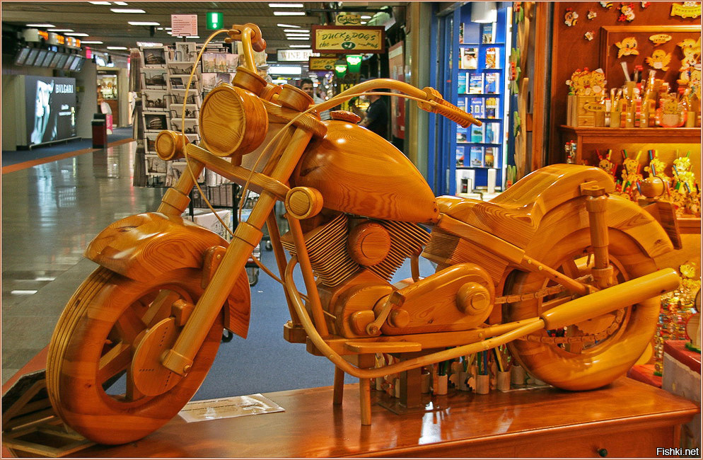 Www fishki. Мотоцикл с деревянными вставками.