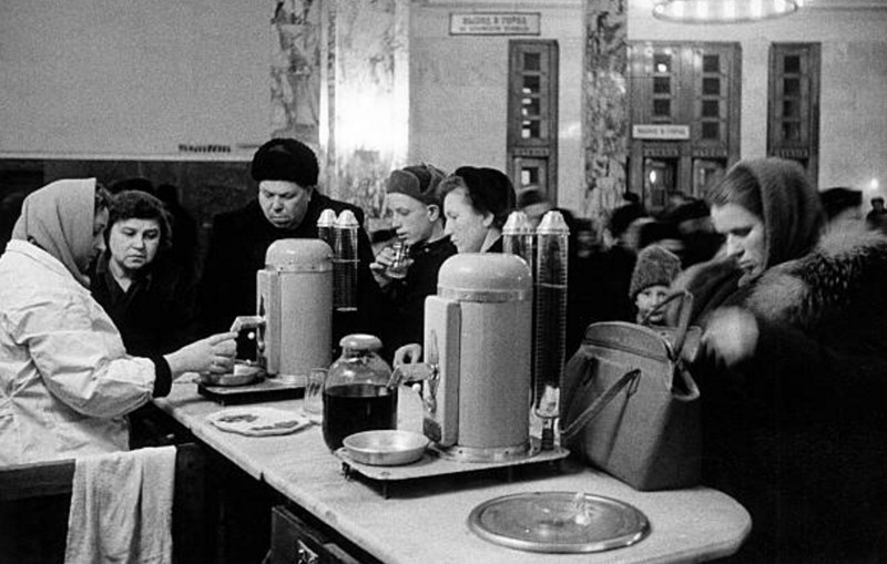 Один из московских баров,1960