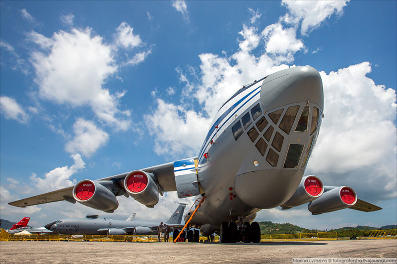 Уникальный и неповторимый: почему транспортнику Ил-76 нет равных