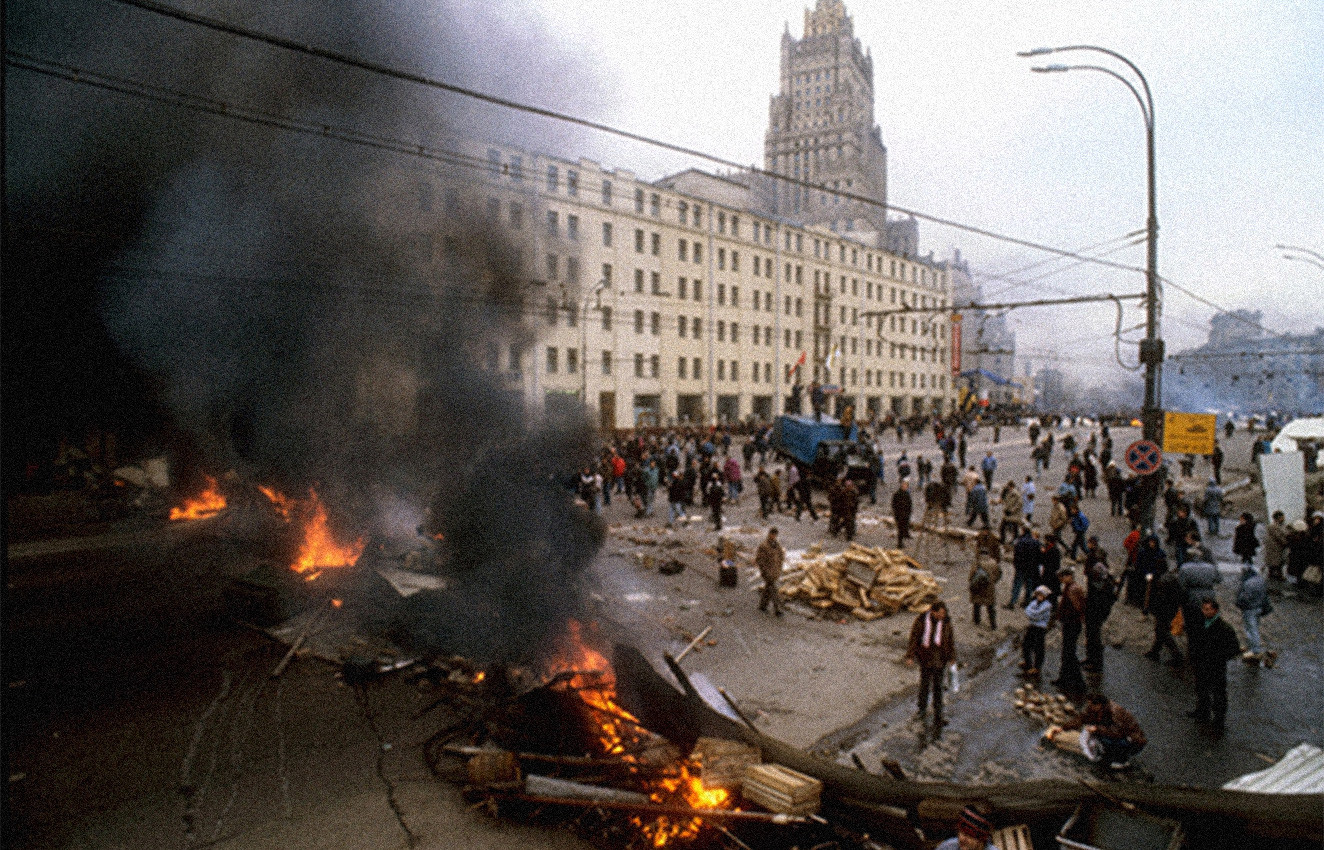 Какое событие произошло в октябре 1993 г. Белый дом штурм 1993. Путч в Москве 1993. Белый дом 1993 год обстрел. Белый дом октября 1993 года в Москве.