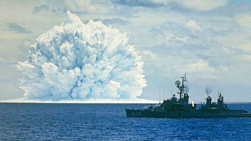 Подводный ядерный взрыв, проводимый во время операции Доминик. 11 мая 1962г. США
