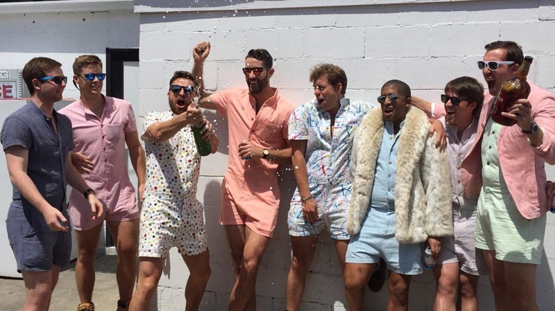 Новый модный тренд: мужские кружевные шорты