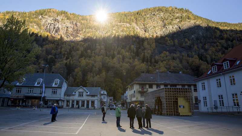 В горной итальянской деревне Виганелла светит искусственное солнце
