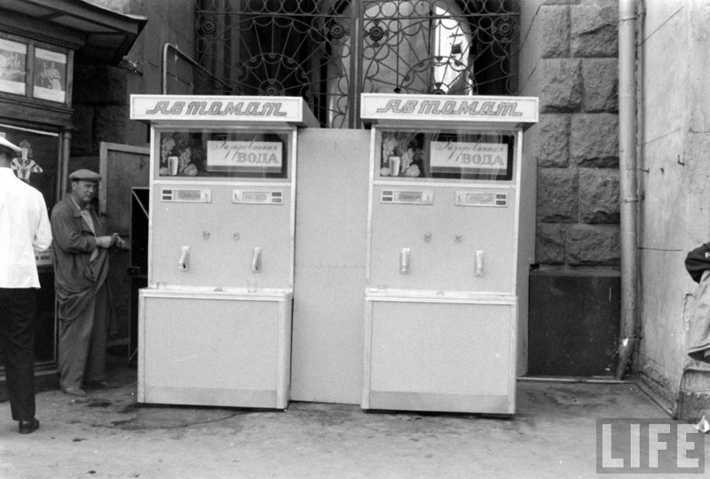 Что продавалось в торговых автоматах СССР: от бутербродов до керосина