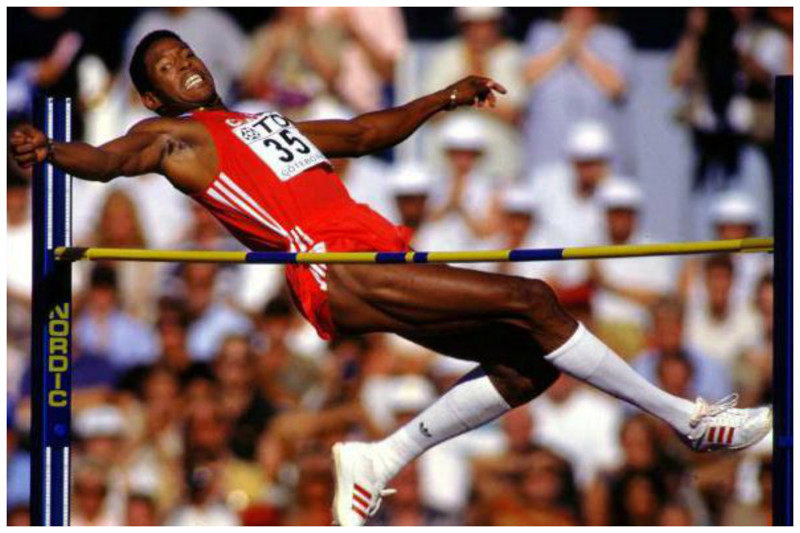 Хавьер Сотомайор Санабрия кубинский спортсмен стал рекордсменом по прыжкам в высоту. Интересно, что с 1988  по 1993 года он трижды превосходил самого себя. Последняя взятая им высота - 245 см непревзойденный рекорд до сих пор