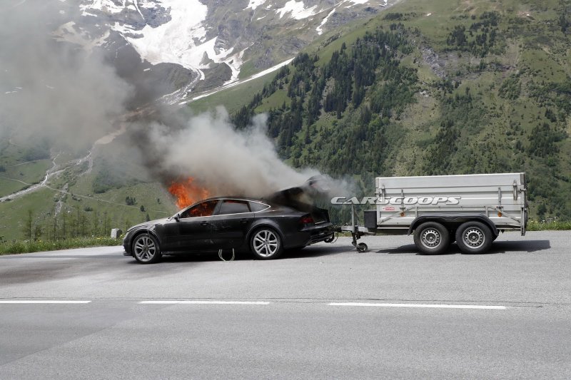 Огню оказалось достаточно 15 - 20 минут, чтобы полностью уничтожить машину. К счастью, никто не пострадал.