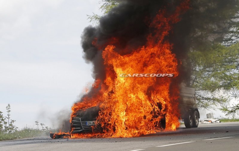 Прототип Audi A7 сгорел во время испытаний в Альпах