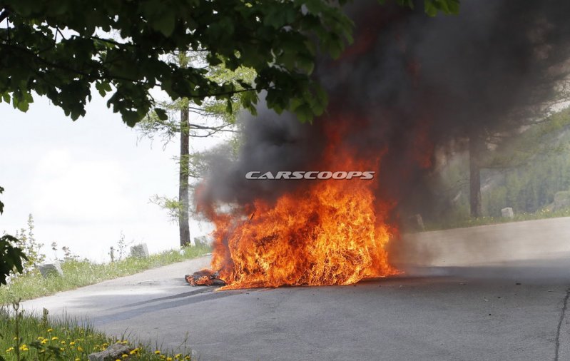 Прототип Audi A7 сгорел во время испытаний в Альпах