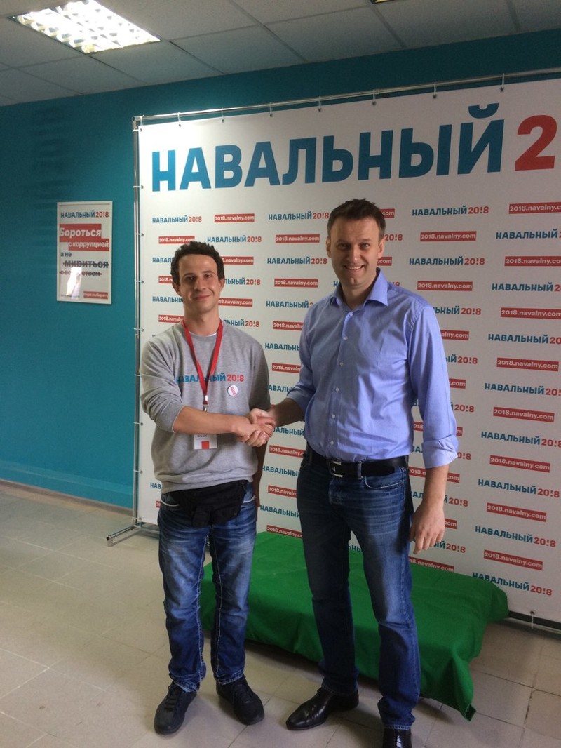 Активист штаба Навального попался на экстремизме