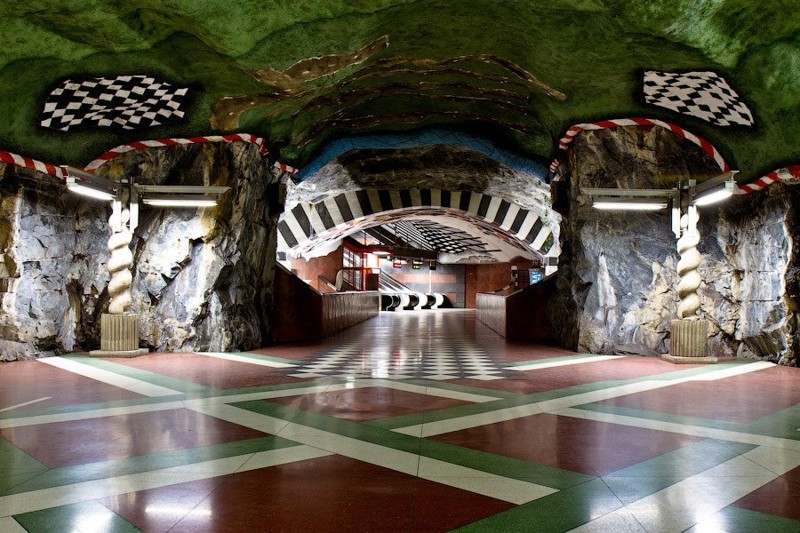 Необыкновенные станции метро в Стокгольме