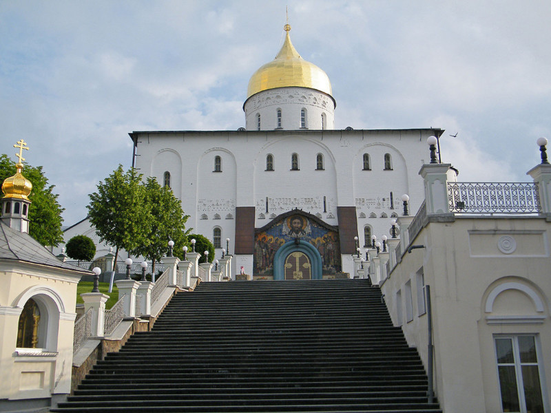 Вот это например Троицкий собор в Почаевской лавре на западной Украине. Щусев построил его в 1912 году. Я там был в 2010 году.