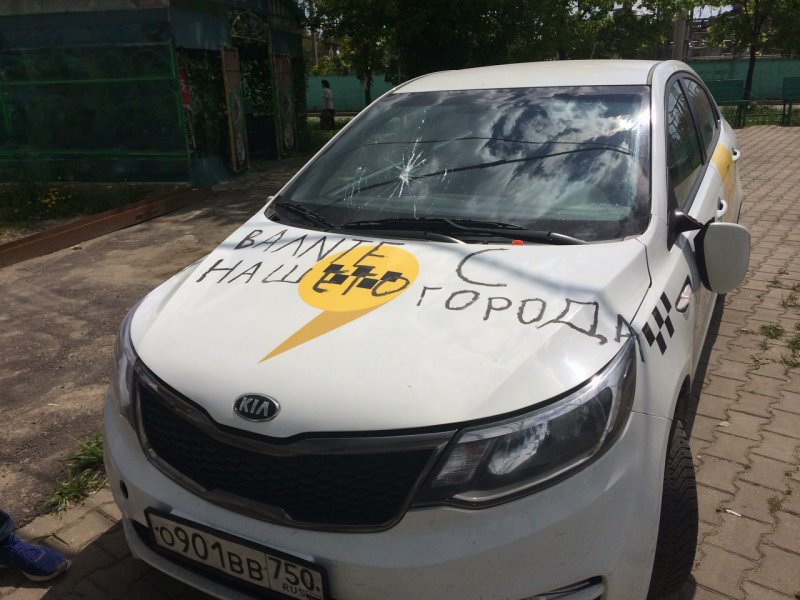 В записи сообщества указано, что пострадали автомобили таксопарка «Н-вектор», находящегося в городе Электросталь, неподалёку от Павловского Посада. Он указан как партнёр «Яндекс.Такси».