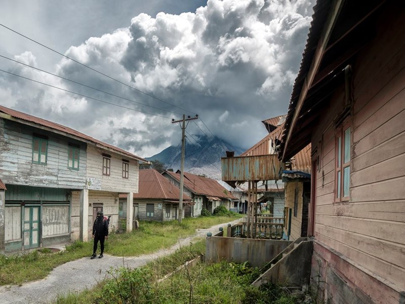 Деревни-призраки по соседству с действующим вулканом Синабунг