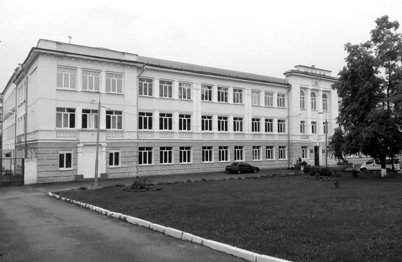 Школа № 16 Минского района Киева.