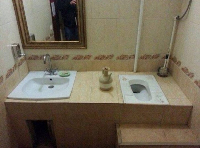Туалет на постаменте 