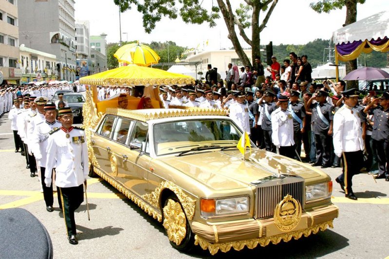 Rolls-Royce Silver Spur Gold Limousine