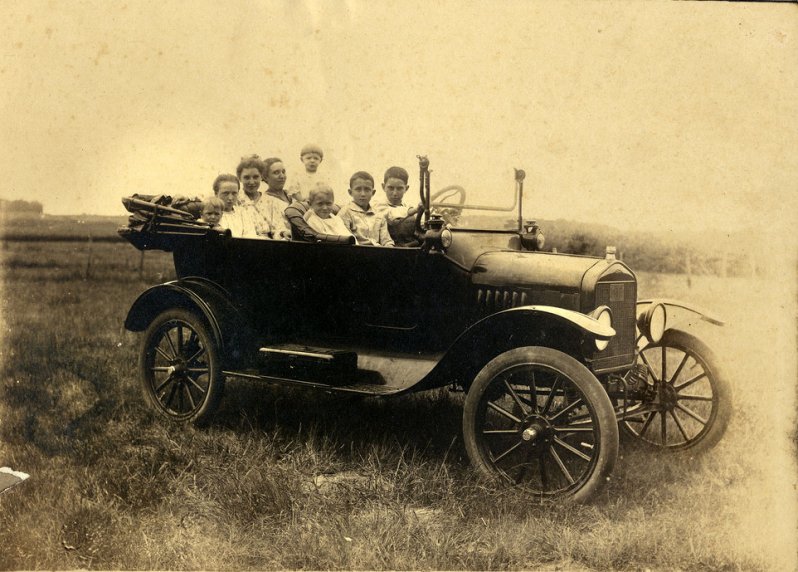 Семья в Ford Model T