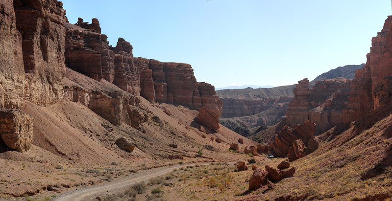 9. в Казахстане есть большой каньон, по которому возможно передвижение как пешим, так и на машине